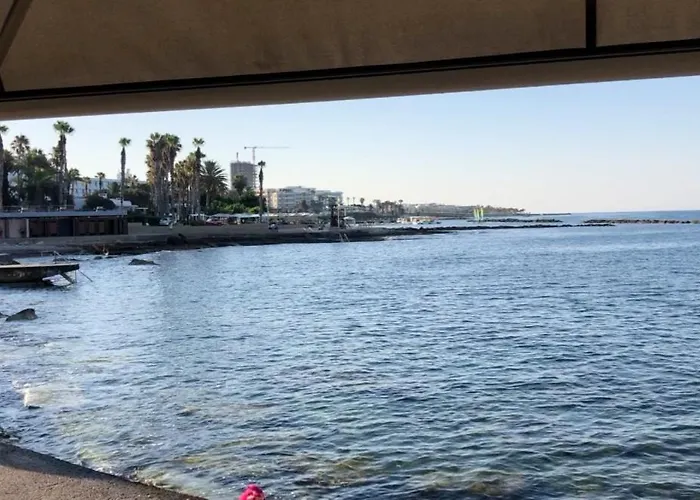 Central Pool-Side 2 Bedroom Apartment In Paphos